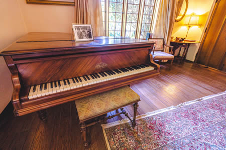 old monterey inn piano