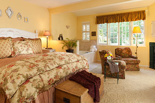 mayfield suite with bed and spa tub